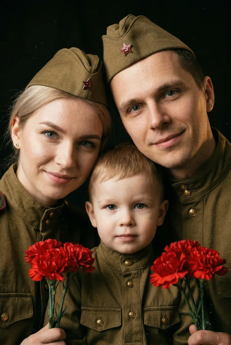 Семейный портрет на 9 Мая — пример обработки фото нейросетью
