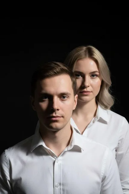 Парный портрет в белых рубашках
