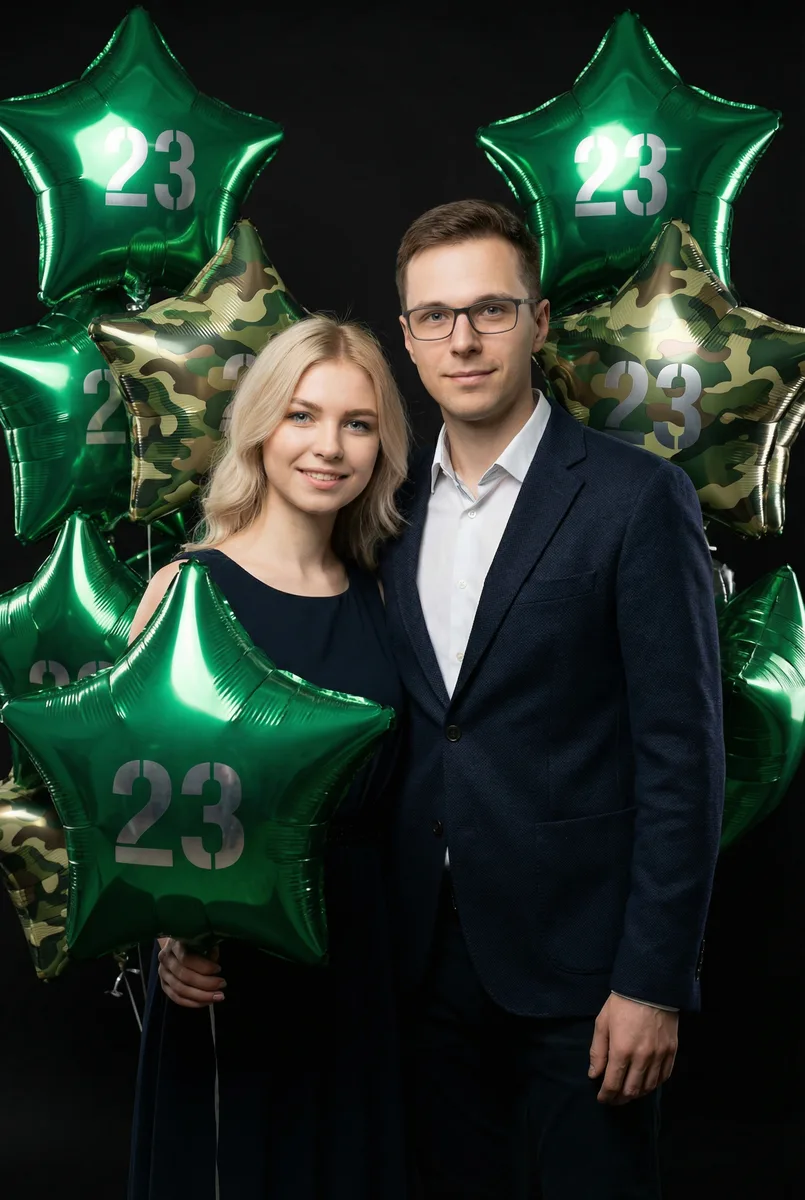 Парная студийная фотосессия к 23 февраля — пример обработки фото нейросетью